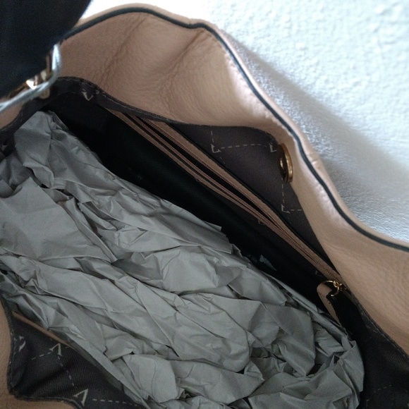 Vince Camuto handbag, black and tan leather bag - Picture 3 of 7